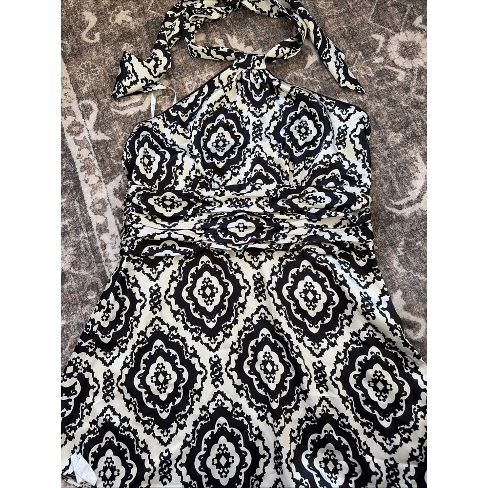 White House Black Market Halter Top Size XS Black Ivory Floral Modern Glam